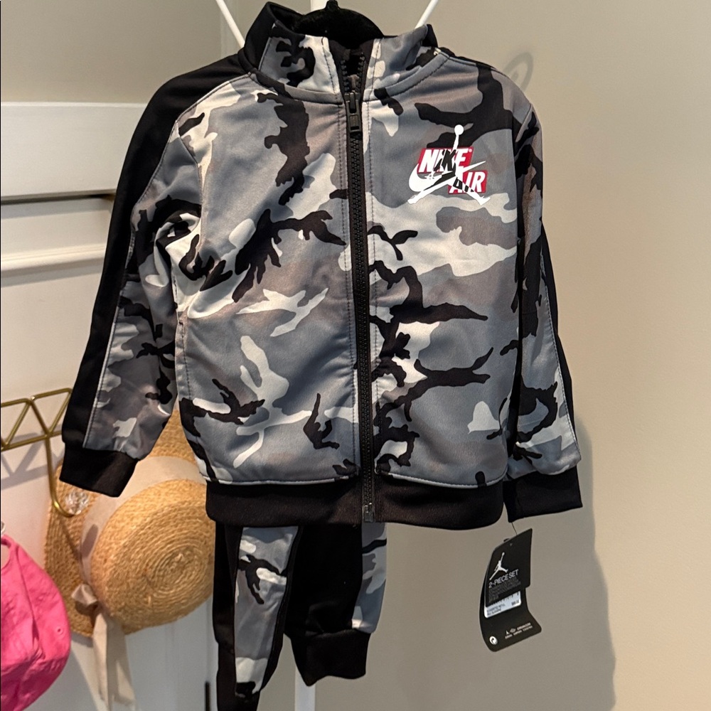 Nike Air Kids Black and Gray Camo Set